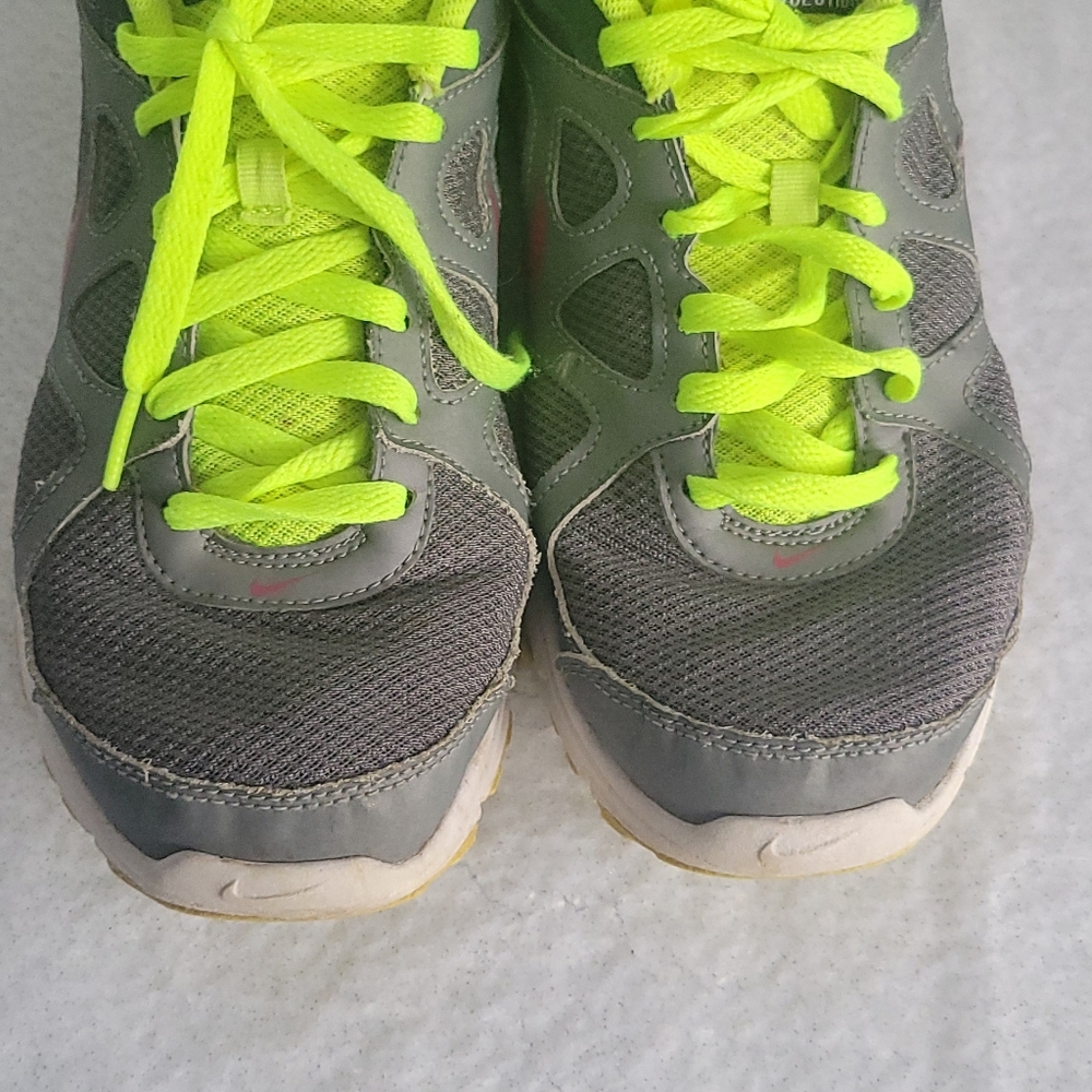 Womens Nike  jogging running shoes size 11
